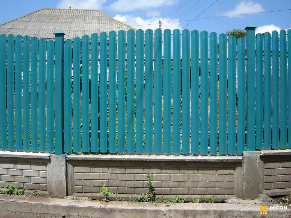 Garduri din ștachetă metalică