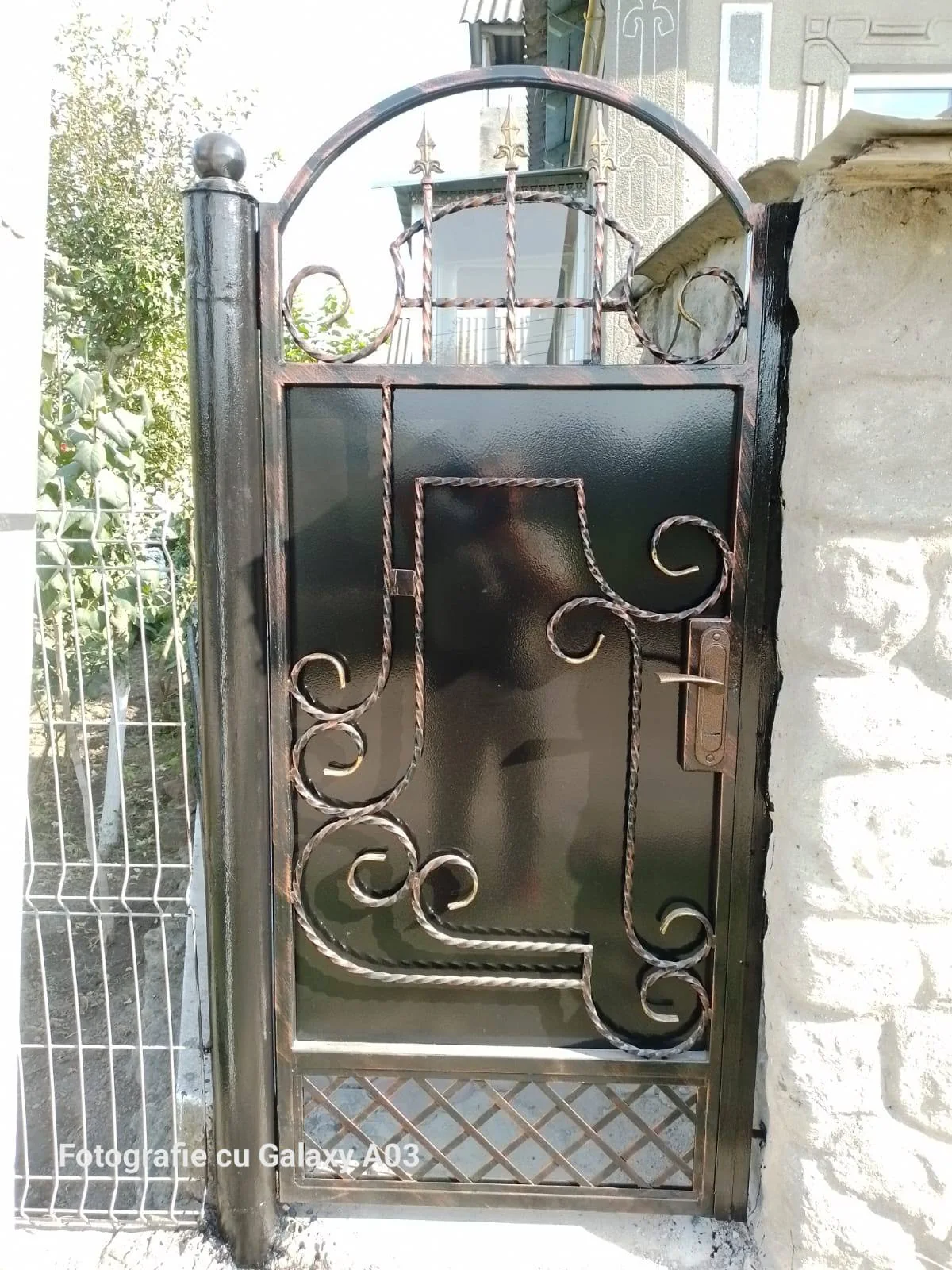 Porți P166