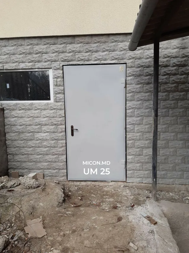 Uși din metal · UM25